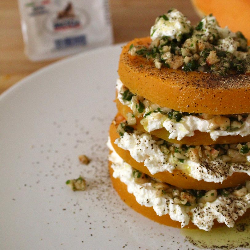 Millefoglie di zucca, robiola e nocciole