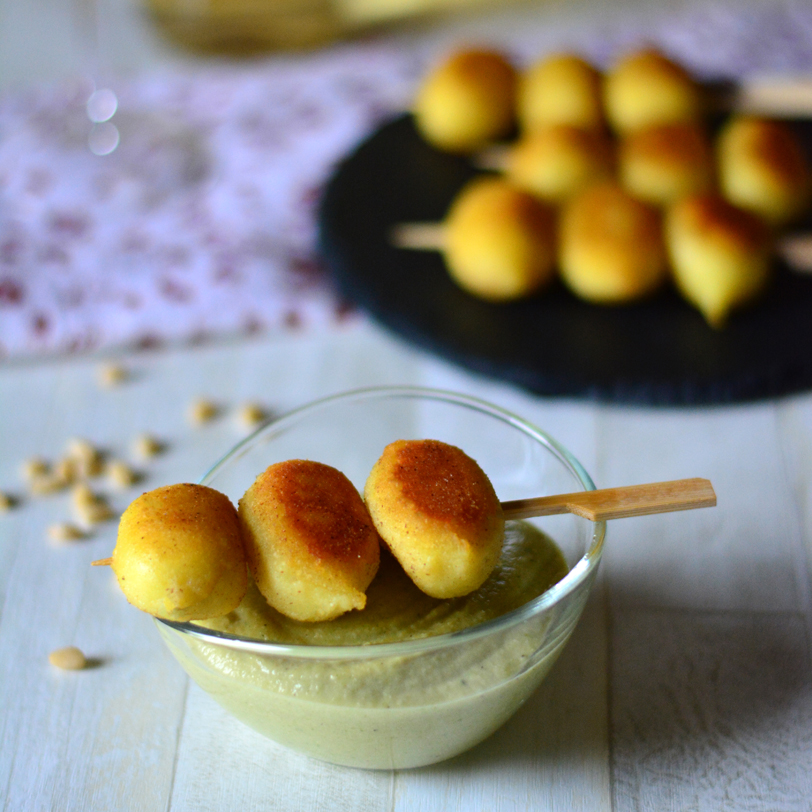 Spiedini di gnocchi con salsa alle zucchine
