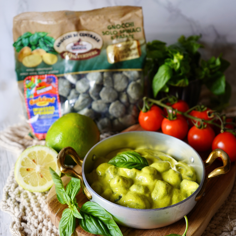 Gnocchi con crema di ricotta, zafferano, limone e basilico